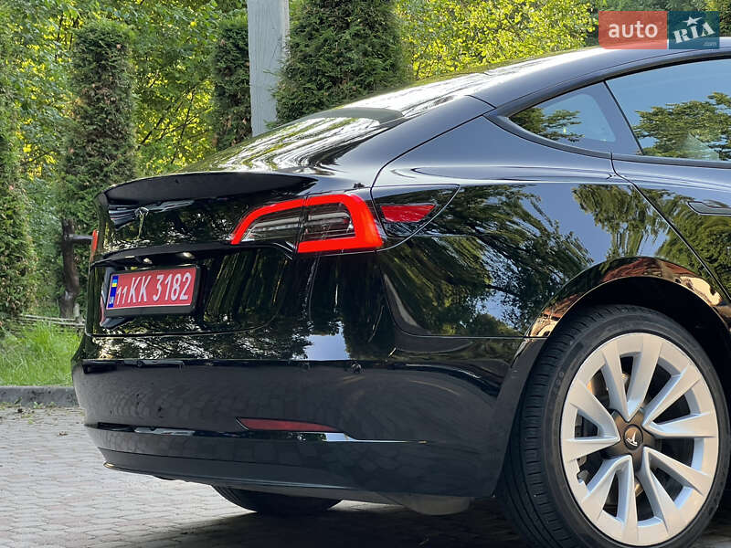 Седан Tesla Model 3 2022 в Дрогобыче