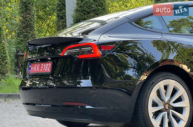 Седан Tesla Model 3 2022 в 