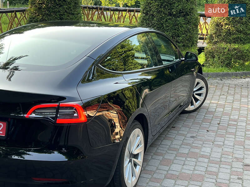 Седан Tesla Model 3 2022 в Дрогобыче