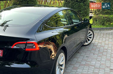 Седан Tesla Model 3 2022 в 