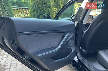 Седан Tesla Model 3 2022 в 