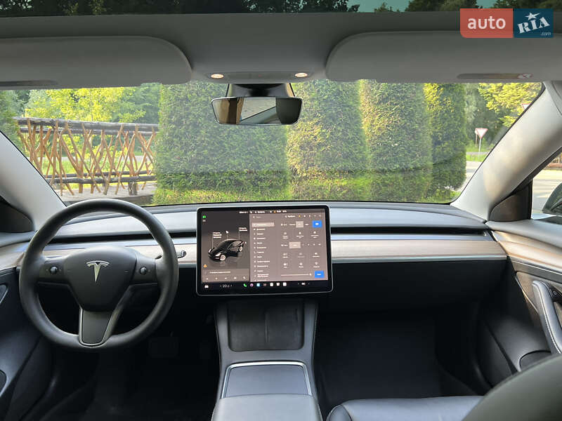 Седан Tesla Model 3 2022 в Дрогобыче