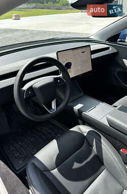 Седан Tesla Model 3 2024 в 