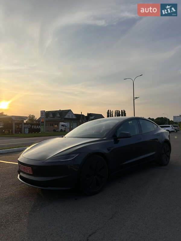 Седан Tesla Model 3 2024 в Луцьку