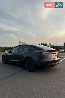 Седан Tesla Model 3 2024 в 