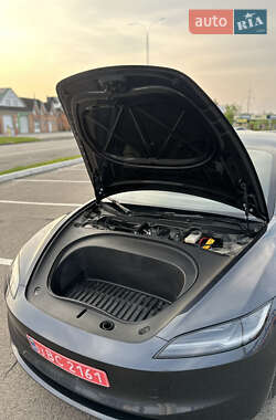 Седан Tesla Model 3 2024 в 
