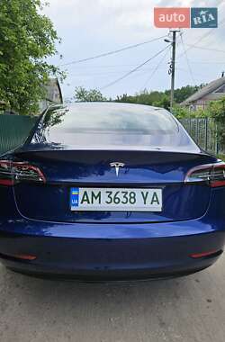 Седан Tesla Model 3 2021 в 