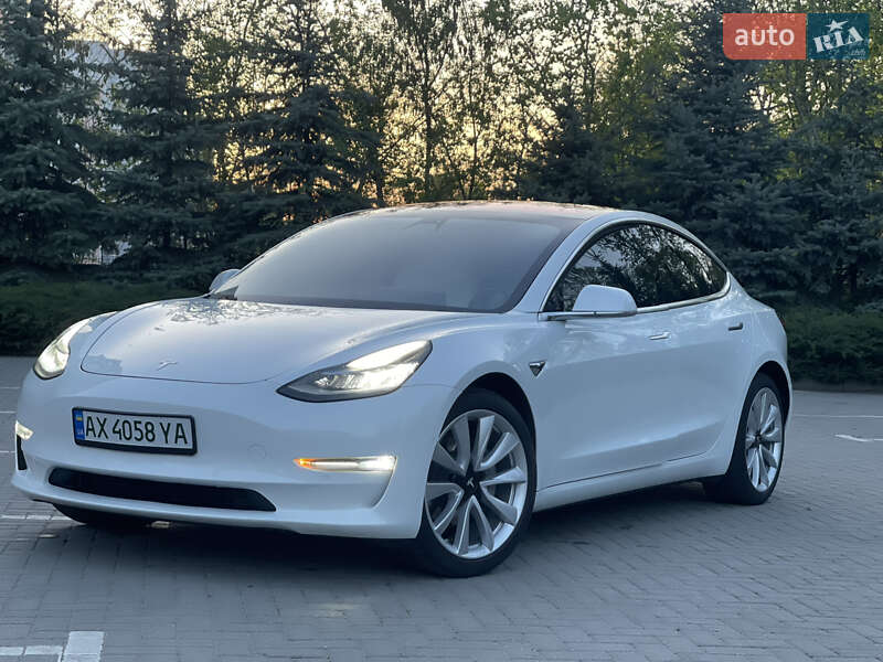 Седан Tesla Model 3 2018 в 