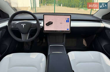 Седан Tesla Model 3 2022 в 