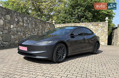 Седан Tesla Model 3 2024 в 