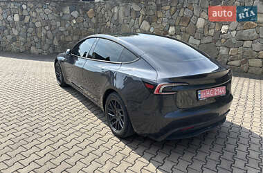 Седан Tesla Model 3 2024 в 