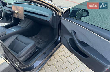 Седан Tesla Model 3 2024 в 
