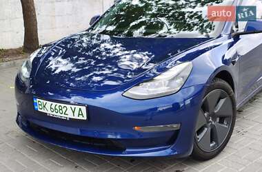 Седан Tesla Model 3 2021 в 