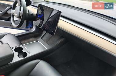 Седан Tesla Model 3 2021 в 