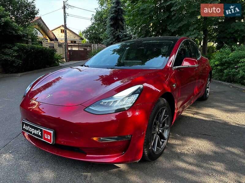Седан Tesla Model 3 2020 в 