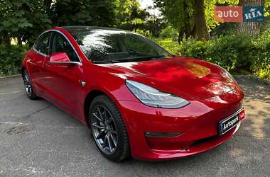 Седан Tesla Model 3 2020 в 