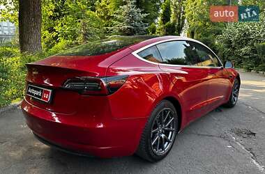 Седан Tesla Model 3 2020 в 