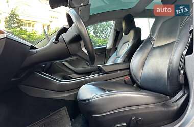 Седан Tesla Model 3 2020 в 