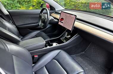 Седан Tesla Model 3 2020 в 
