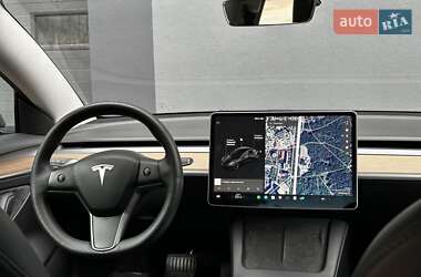Седан Tesla Model 3 2021 в 