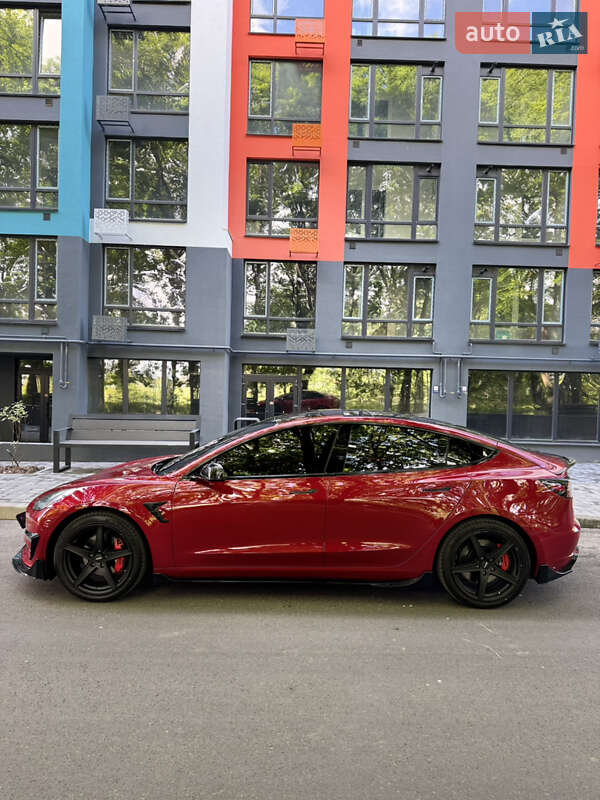 Седан Tesla Model 3 2018 в Чернигове