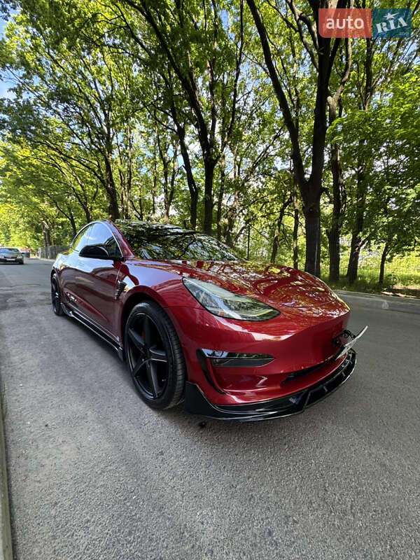 Седан Tesla Model 3 2018 в Чернигове