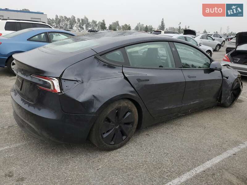Седан Tesla Model 3 2024 в Києві
