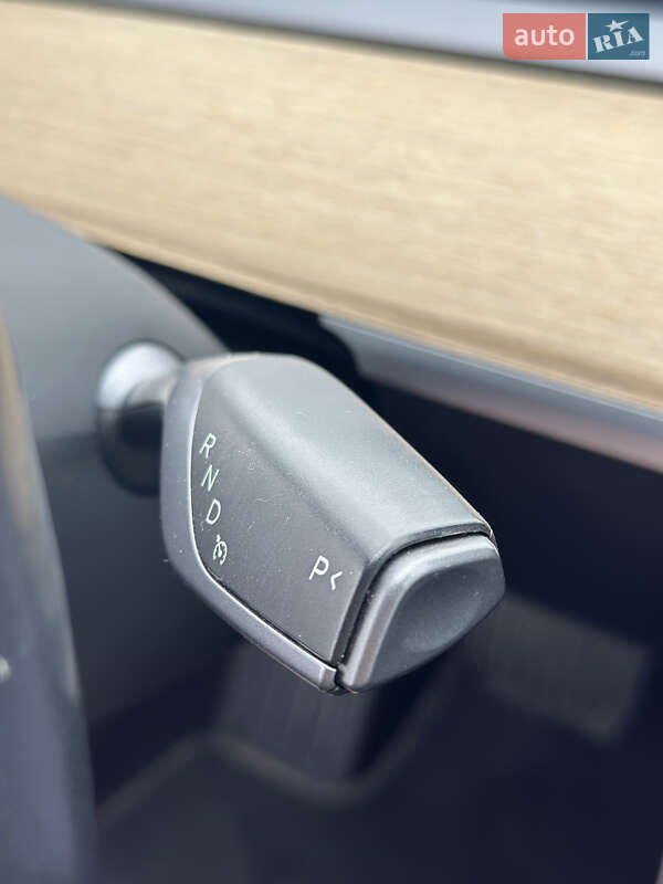 Седан Tesla Model 3 2018 в Львове