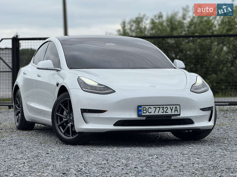 Седан Tesla Model 3 2020 в Дрогобыче