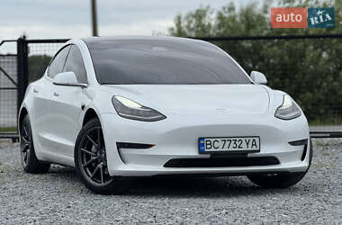Седан Tesla Model 3 2020 в 