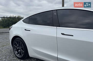 Седан Tesla Model 3 2020 в 