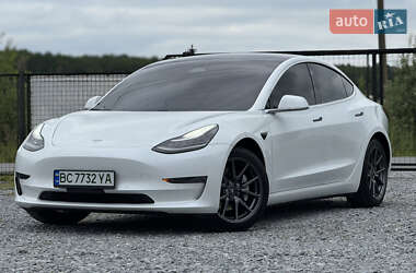 Седан Tesla Model 3 2020 в 