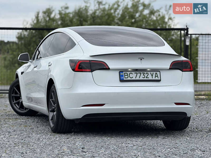 Седан Tesla Model 3 2020 в Дрогобыче