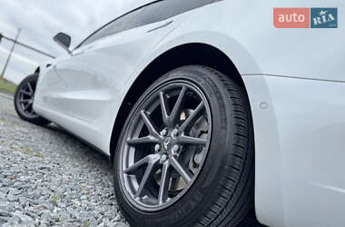 Седан Tesla Model 3 2020 в 