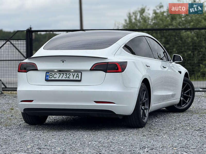 Седан Tesla Model 3 2020 в Дрогобыче