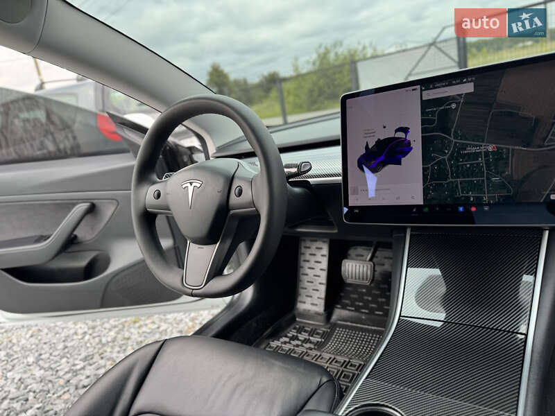 Седан Tesla Model 3 2020 в Дрогобыче