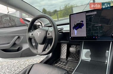Седан Tesla Model 3 2020 в 
