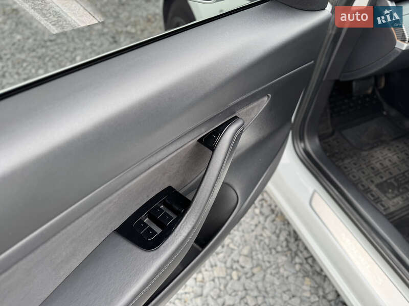 Седан Tesla Model 3 2020 в Дрогобыче