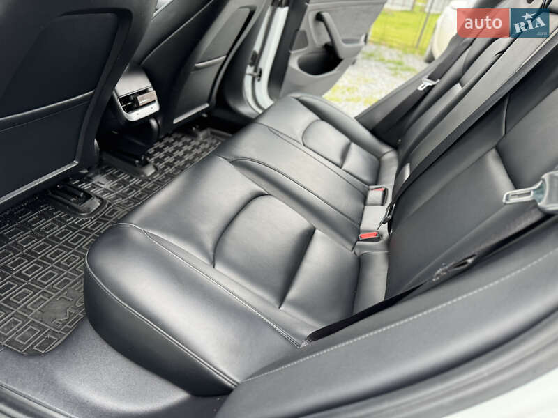 Седан Tesla Model 3 2020 в Дрогобыче