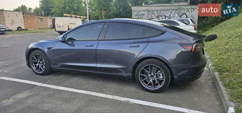 Седан Tesla Model 3 2023 в Києві