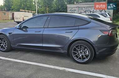Седан Tesla Model 3 2023 в 