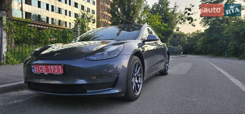 Седан Tesla Model 3 2023 в Києві