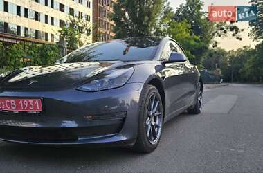 Седан Tesla Model 3 2023 в 