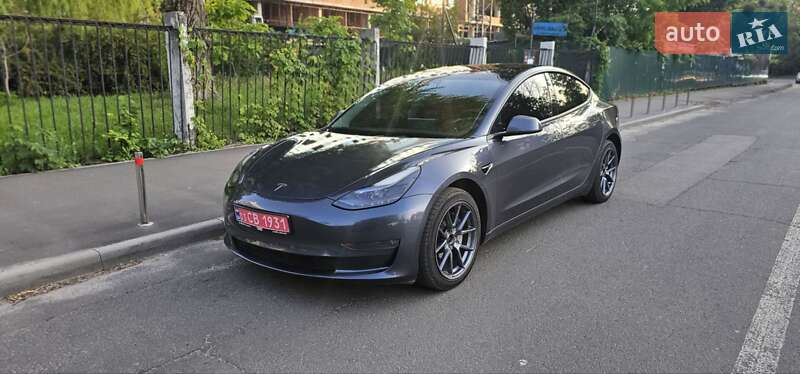 Седан Tesla Model 3 2023 в Києві
