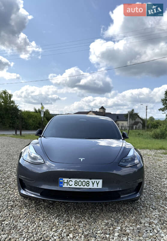 Седан Tesla Model 3 2022 в Трускавце
