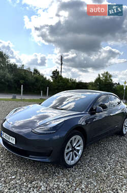 Седан Tesla Model 3 2022 в 