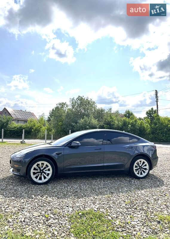 Седан Tesla Model 3 2022 в Трускавце