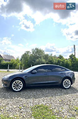 Седан Tesla Model 3 2022 в 