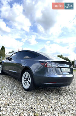 Седан Tesla Model 3 2022 в 