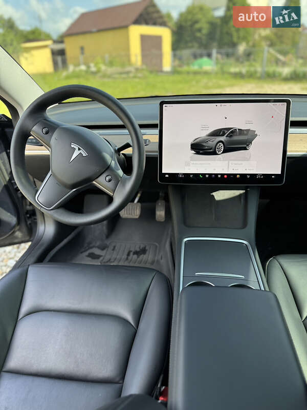 Седан Tesla Model 3 2022 в Трускавце